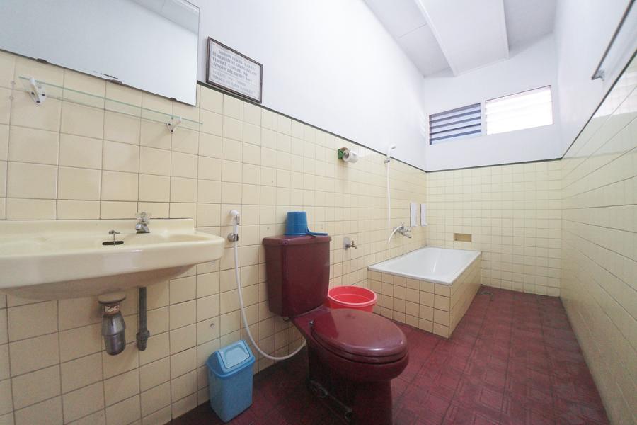 Reddoorz Near Balai Kota Malang Otel Dış mekan fotoğraf