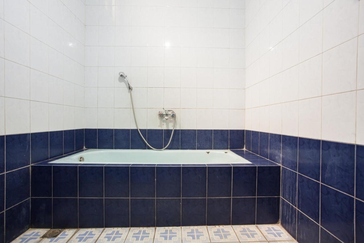 Reddoorz Near Balai Kota Malang Otel Dış mekan fotoğraf