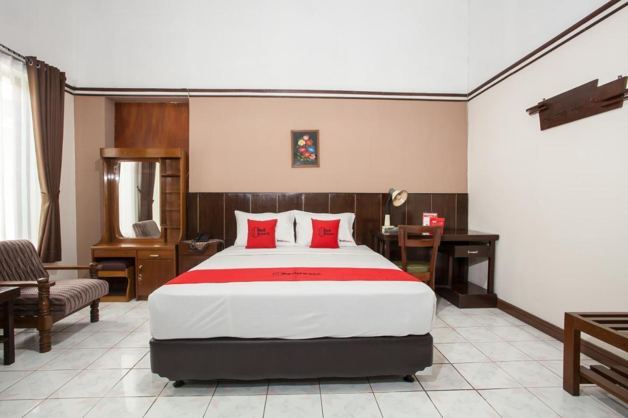 Reddoorz Near Balai Kota Malang Otel Dış mekan fotoğraf