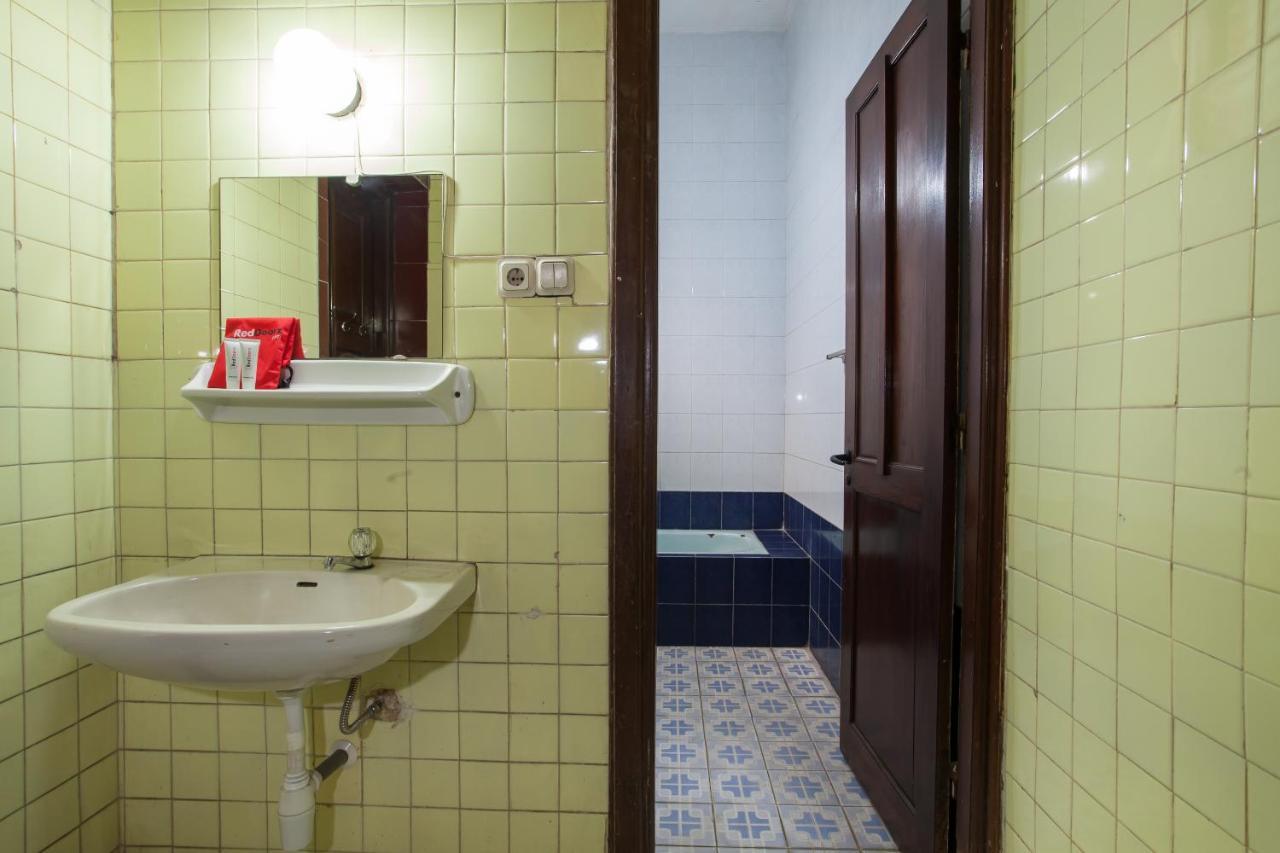 Reddoorz Near Balai Kota Malang Otel Dış mekan fotoğraf